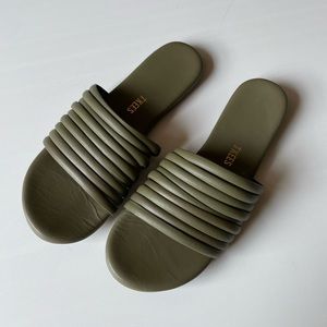 Tkees Caro Sandals